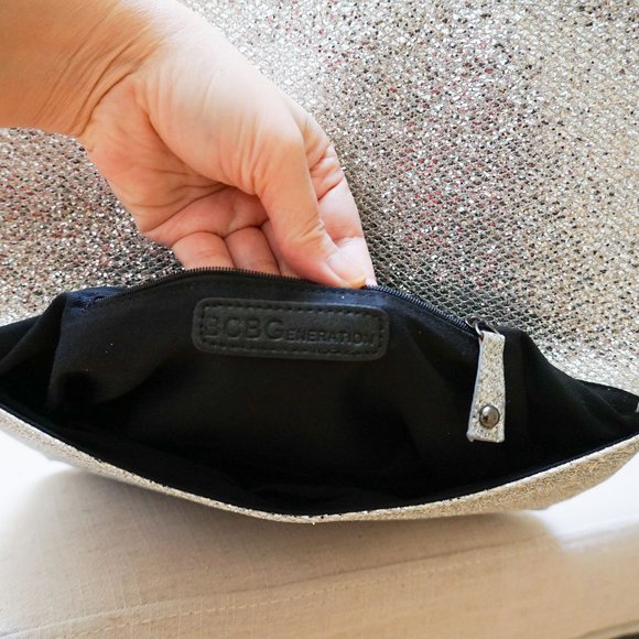 EUC Beautiful Silver Glitter BCBG Envelope Clutch - Picture 3 of 3